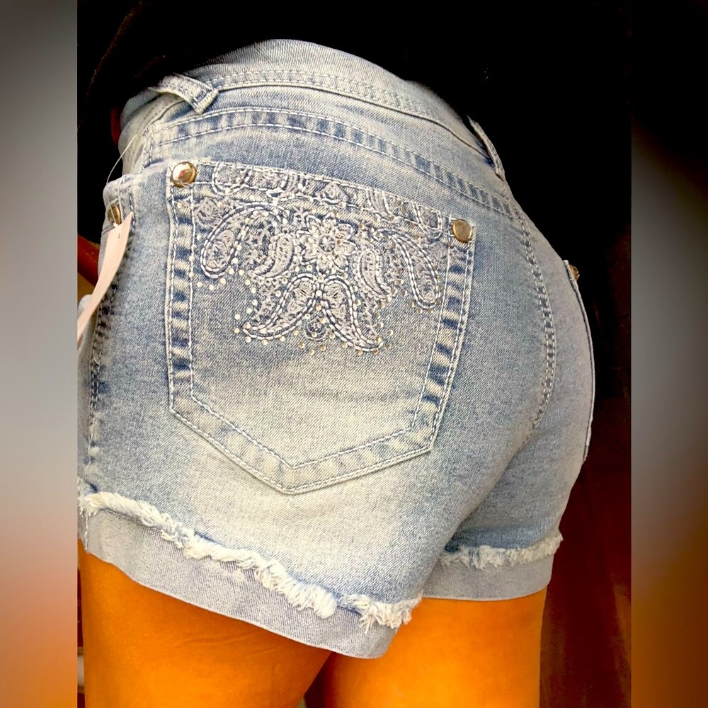 Wallflower Junior’s Luscious Curvy Kiera Mid Rise Bling Short Sizes 5 7 9 NEW